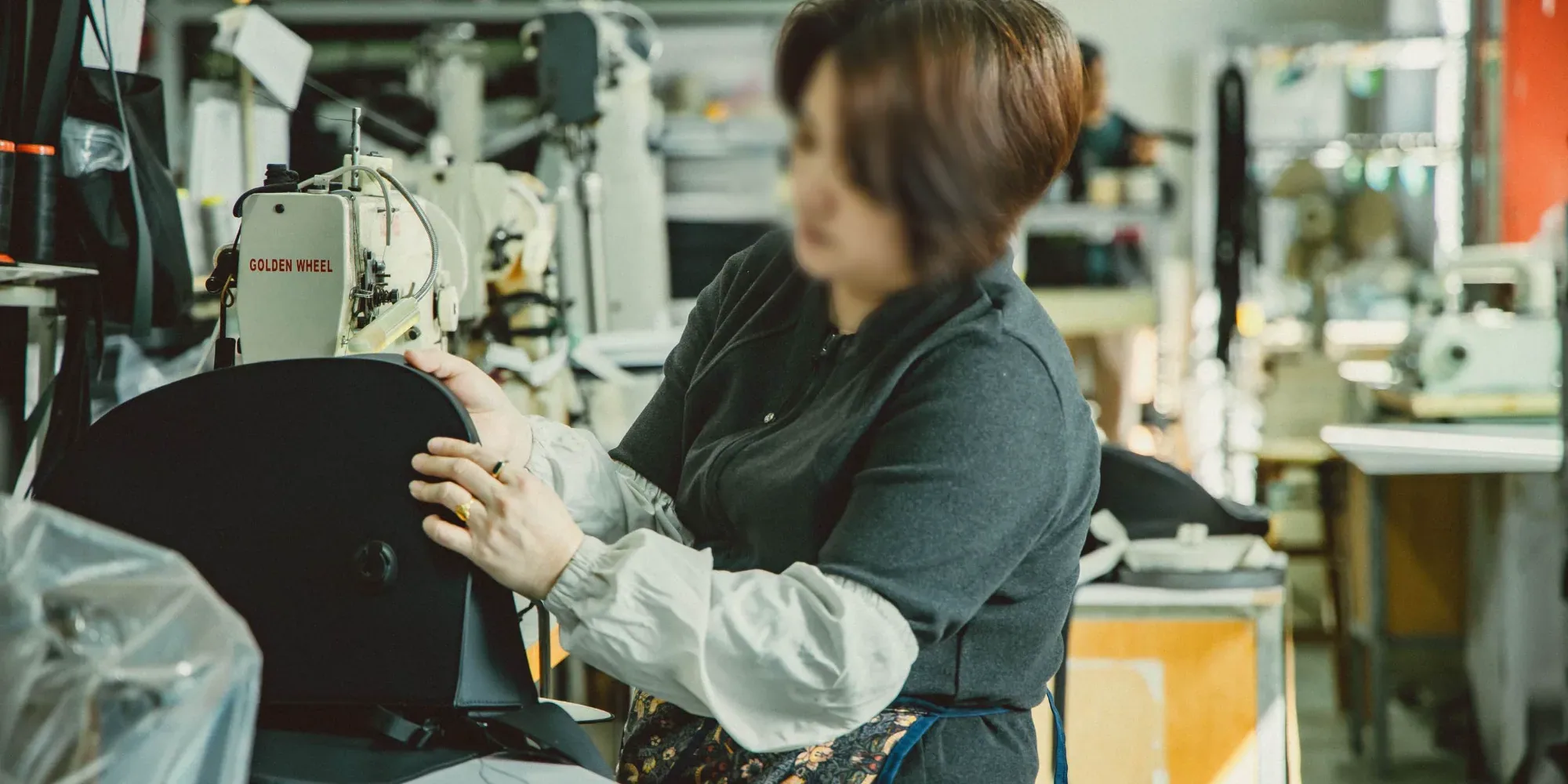Navigating Luxury Handbag Quality Standards for OEM Manufacturers