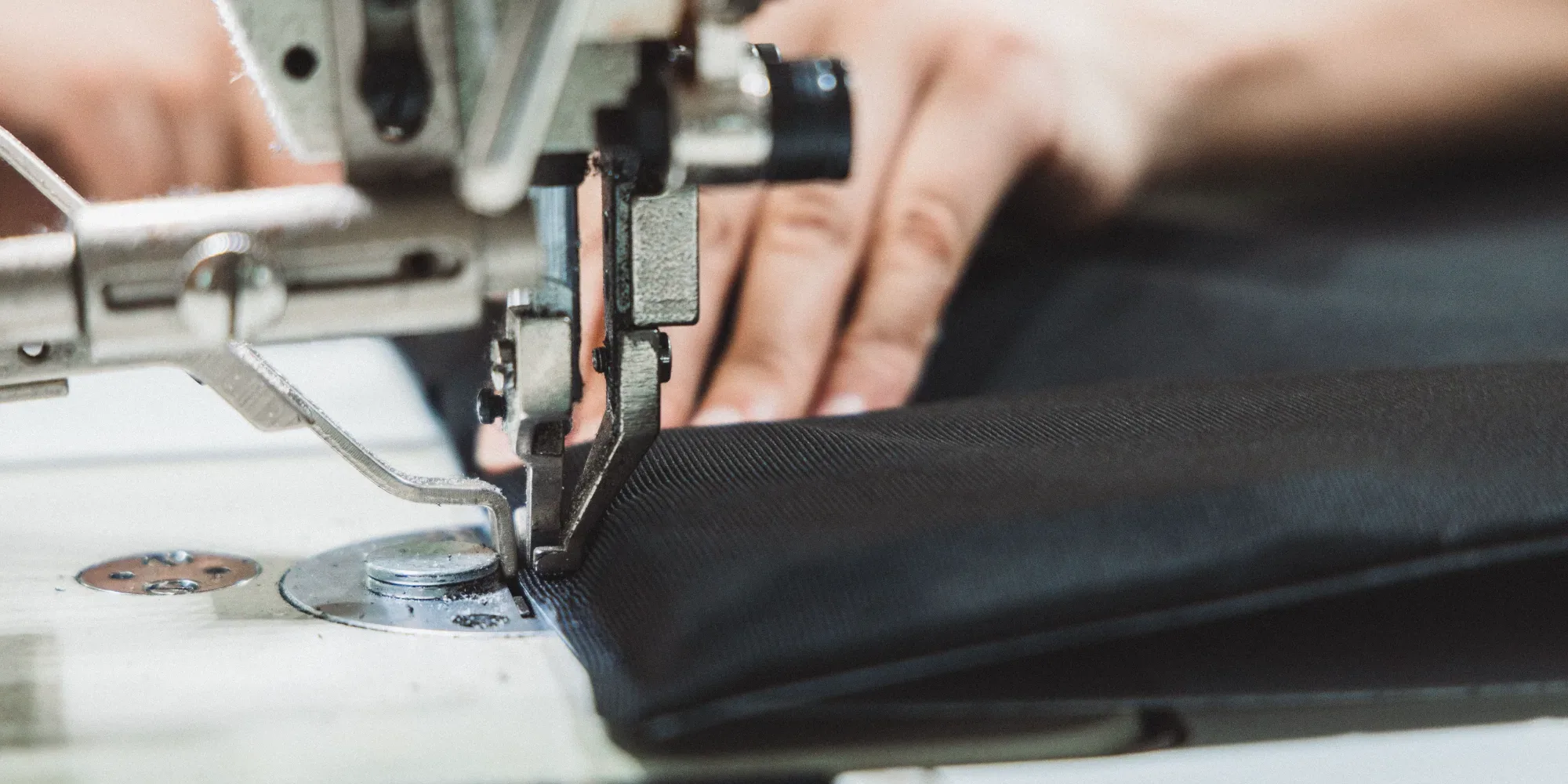 YKK Zippers vs. SBS Zippers for Laptop Bags: A Manufacturer's Guide to Sourcing Decisions