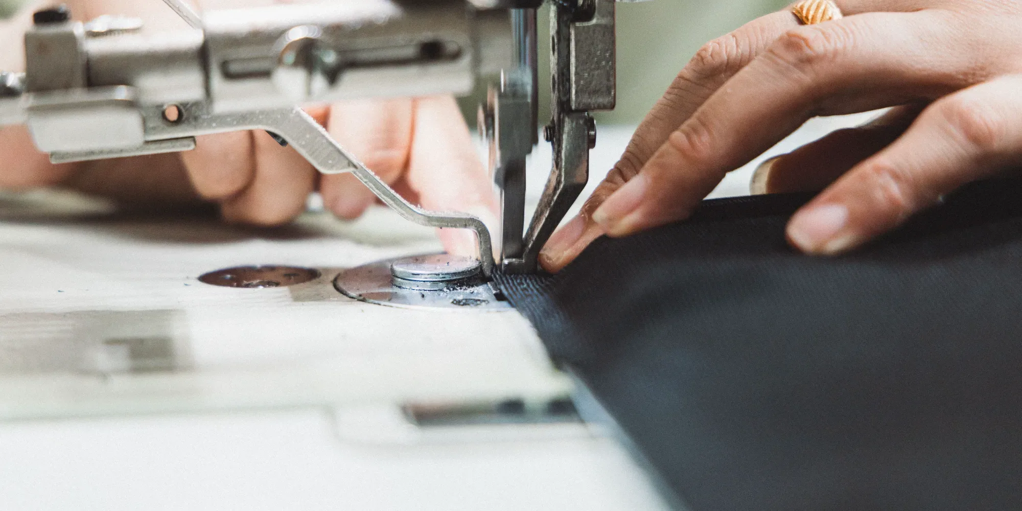 PU Leather vs. Genuine Leather for Custom Handbags: A Manufacturer's Guide
