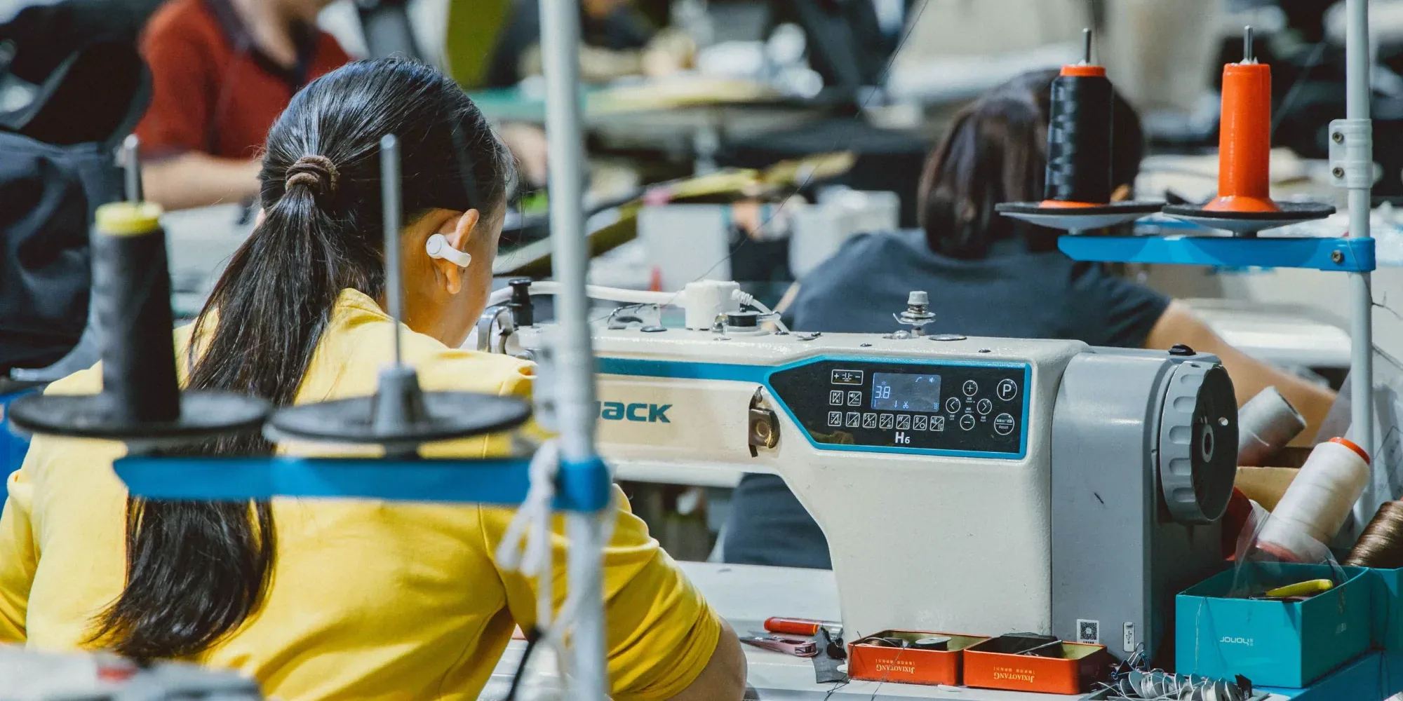Decoding Luxury Material Standards: A Guide to Dior Laptop Bag Material Testing and High-End Manufacturing